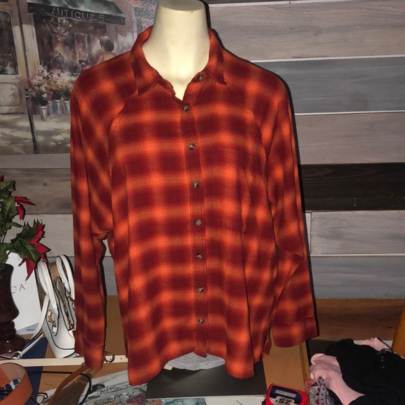 SO Tops - SO Boyfriend Plaid Button Down Flannel Shirt - medium size